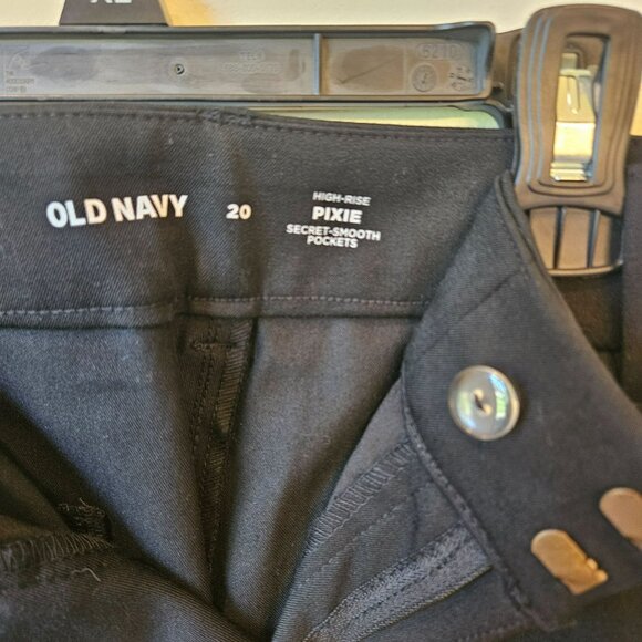 Old Navy High-Rise Pixie Pants Secret Smooth Pockets Size 20 Black Slim Fit - Picture 4 of 7